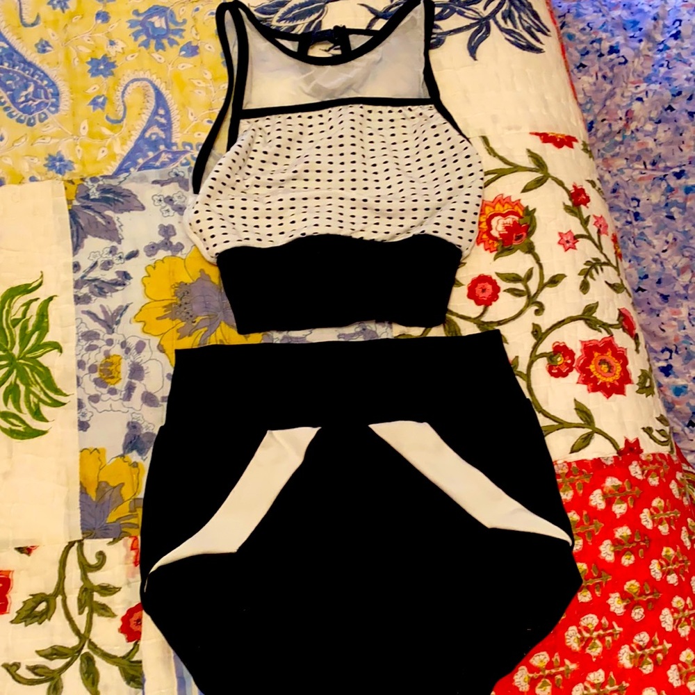 Bluewater Child M top and booty shorts